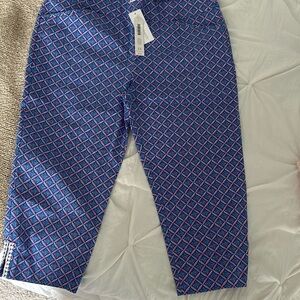 NWT CHICO’s adorable Perfect Stretch capris